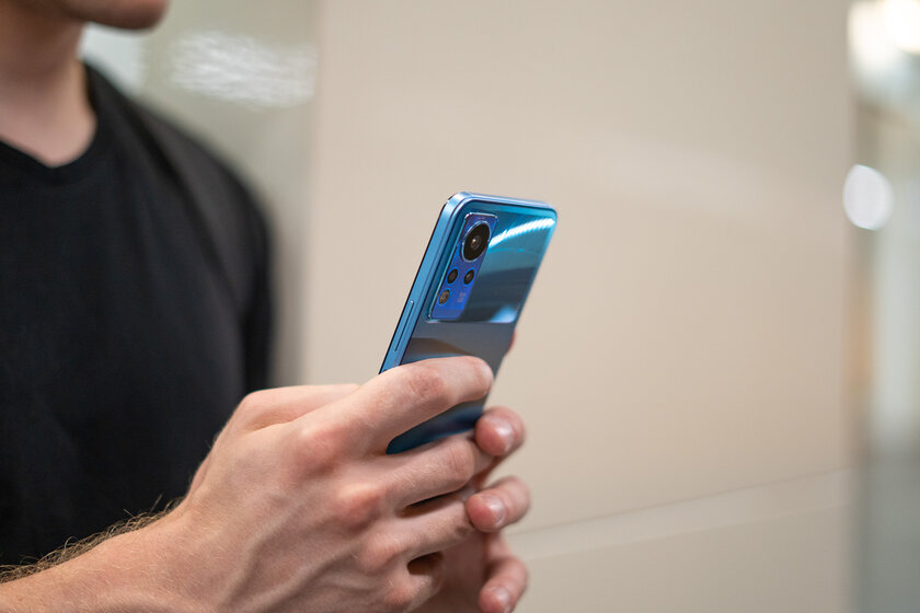 Крышка этого смартфона сделана из стекловолокна. Обзор Infinix NOTE 12 NFC G88