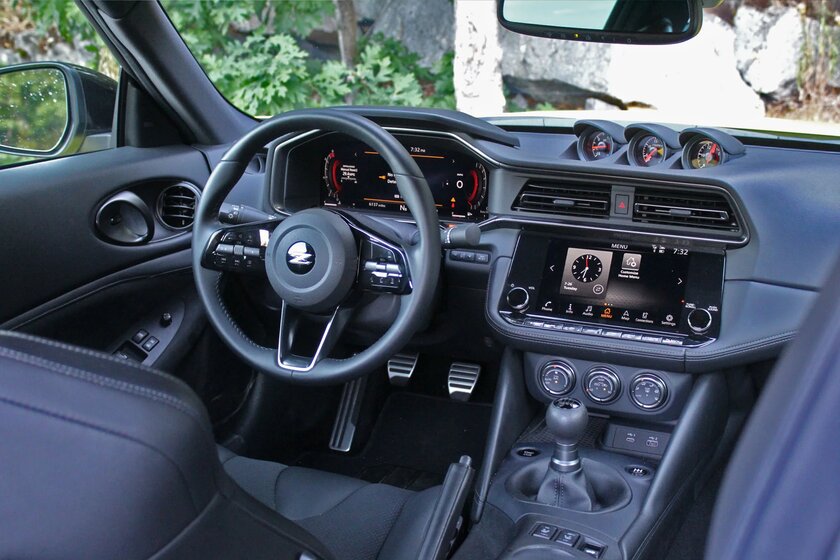 Спорткар на 400 лошадей по цене семейного седана: тест-драйв Nissan Z 2023