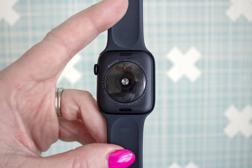 Обзор Apple Watch SE (2022): хорошие часы без переплаты
