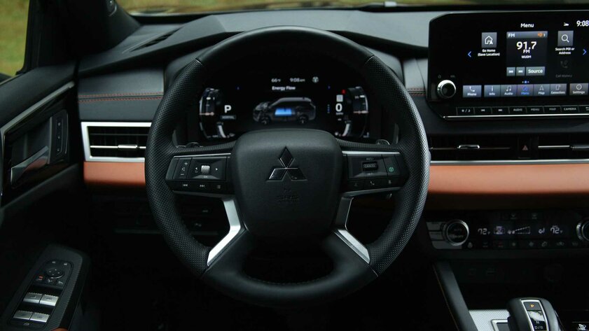 Тест-драйв Mitsubishi Outlander PHEV 2023: почти идеальный гибридный внедорожник
