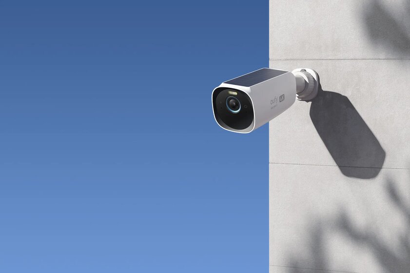 Представлена умная камера видеонаблюдения: при помощи ИИ распознаёт владельца и его питомцев