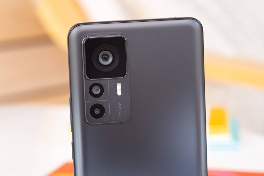 Обзор Xiaomi 12T Pro: камера на 200 Мп удивляет, но нужна ли она? — Дизайн. 2