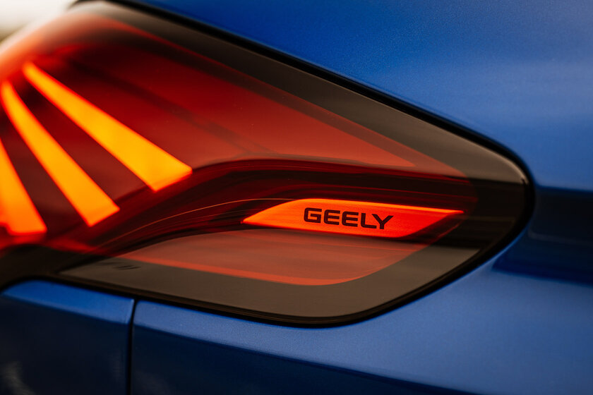 Если хочется Volvo, но без переплаты: тест-драйв Geely Atlas Pro — Встреча. 10