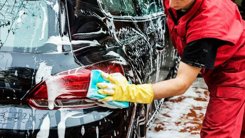 Нельзя мыть машину трусами?! 10 самых абсурдных автомобильных правил в мире