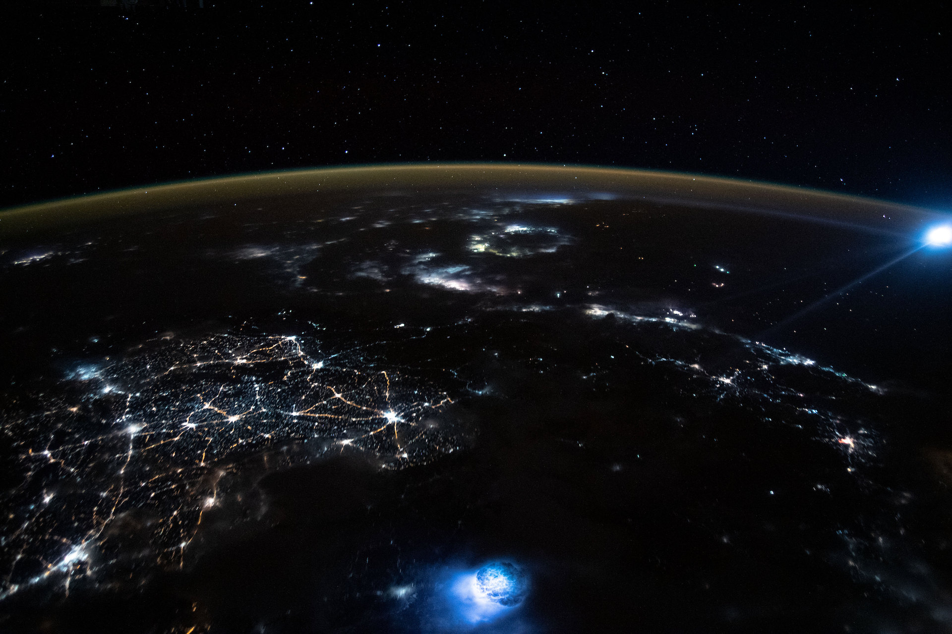 плоская земля фото из космоса