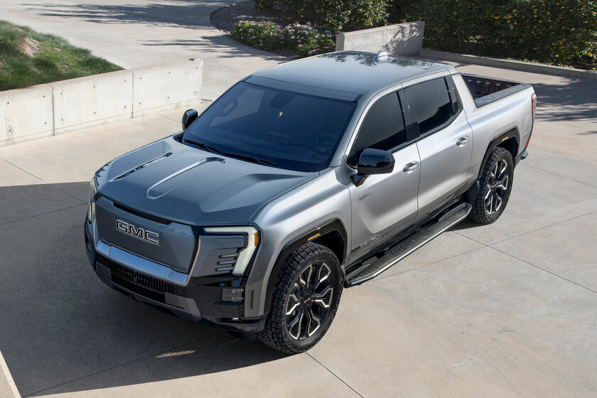 GMC представила роскошный электропикап: он обеспечит дом электричеством на 21 день