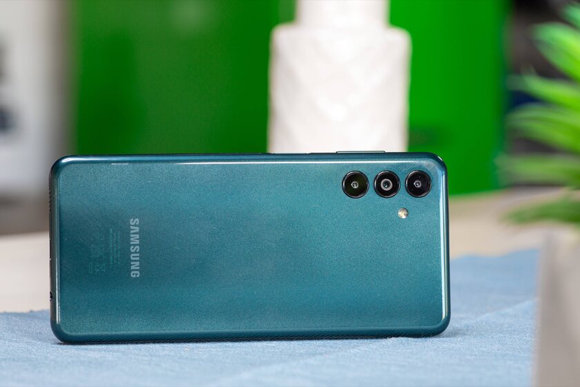 Обзор Samsung Galaxy A04s: сильные стороны, перекрывающиеся недостатками