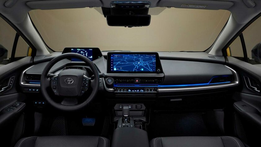 Toyota представила Prius 5-го поколения: с очень стильным кузовом, необычными фарами и гибридной силовой установкой