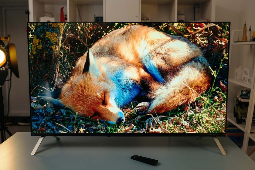 Можно управлять только голосом? Обзор Яндекс Телевизора 50" с Алисой — Дизайн корпуса. 1