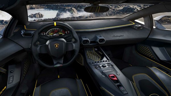 Lamborghini выпустила Invencible и Autentica — последние суперкары с бензиновым V12