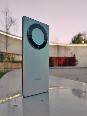 В России стартовали продажи HONOR X9a с большой батареей и экраном, как у флагманов
