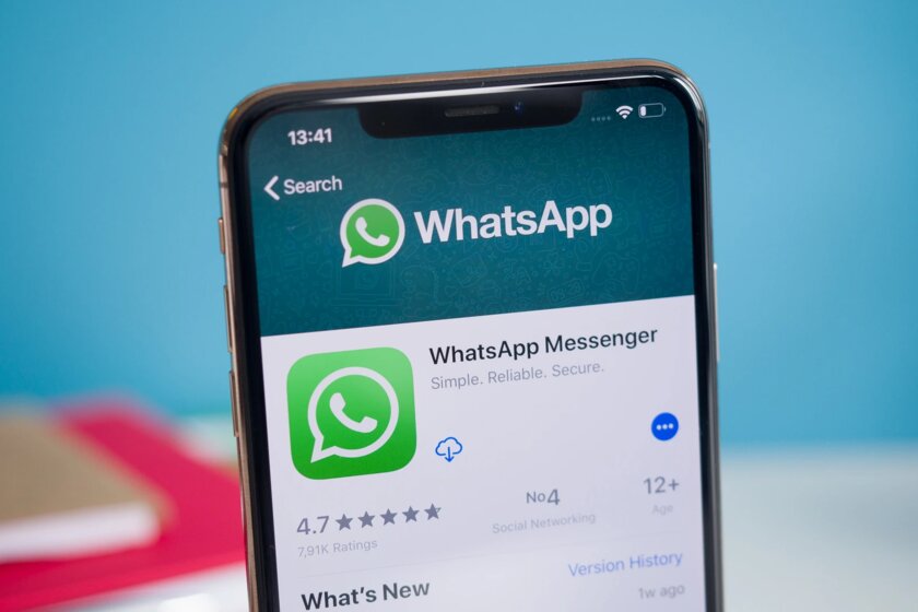 В WhatsApp можно прочитать чужие переписки. Компания винит в этом операторов связи