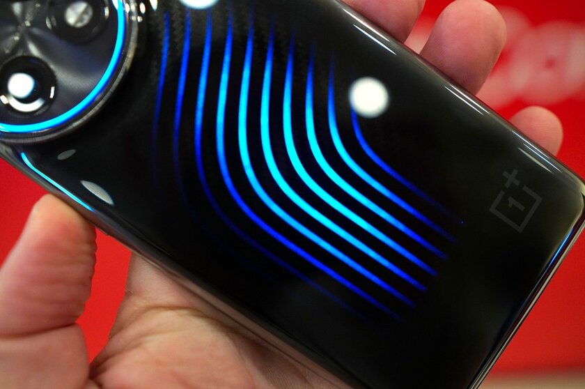 OnePlus представила смартфон с системой жидкостного охлаждения: прямо как на ПК