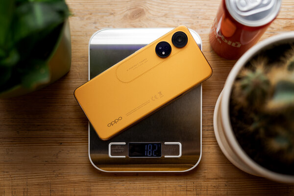 Странный, но хороший смартфон с микроскопом и кожей. Тестирую OPPO Reno8 T — Дизайн. 2
