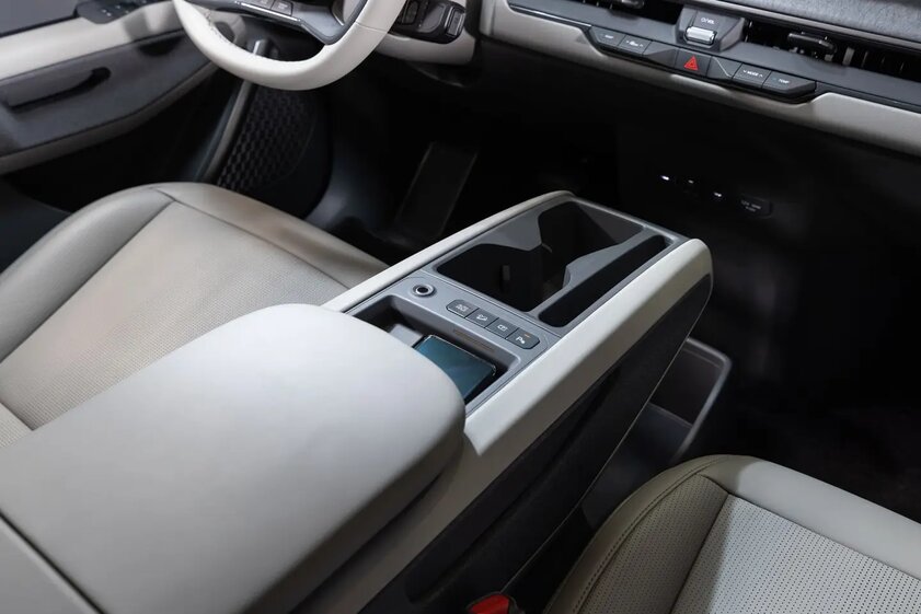 Kia представила флагманский электрокар: с необычным кузовом и очень комфортным салоном