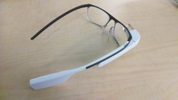 Живые фотографии новой конструкции Google Glass