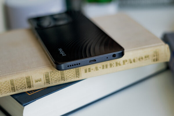 Обзор Infinix Smart 7: таким должен быть бюджетный смартфон? — Внешний вид и эргономика. 5