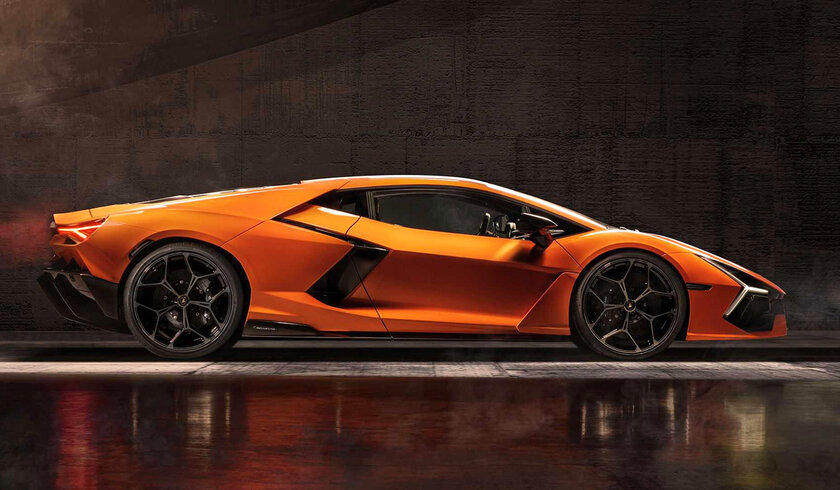 Lamborghini представила свой первый гиперкар: с гибридным мотором и стильным кузовом
