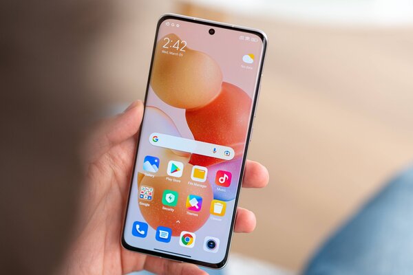 Рейтинг лучших смартфонов до 40 000 рублей: какой купить в апреле 2023 — 1. Xiaomi 12X (8/128 ГБ). 1