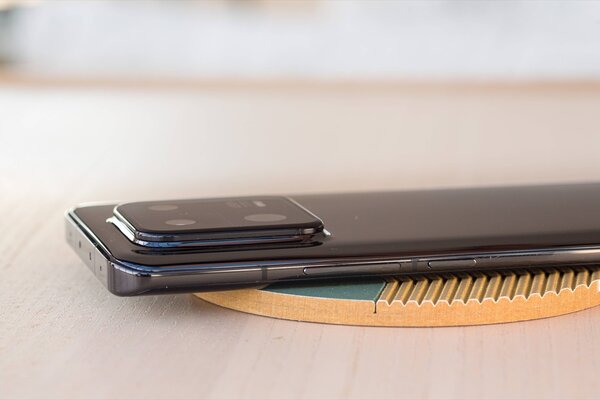 Рейтинг лучших флагманских смартфонов: какой купить в апреле 2023 — 2. Xiaomi 13 Pro. 3