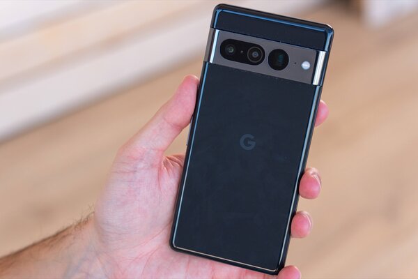 Рейтинг лучших флагманских смартфонов: какой купить в апреле 2023 — 3. Google Pixel 7 Pro. 2
