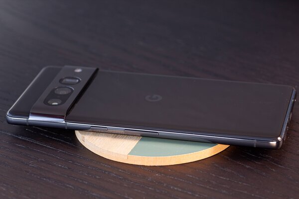 Рейтинг лучших флагманских смартфонов: какой купить в апреле 2023 — 3. Google Pixel 7 Pro. 3