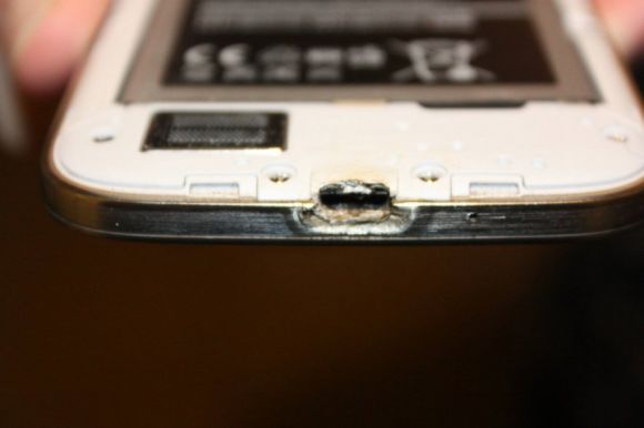 Samsung хотела скрыть случай с возгоранием Galaxy S4