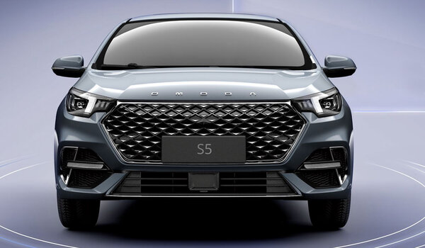 Следом за кроссовером в России представили седан Omoda S5. Модель не новая