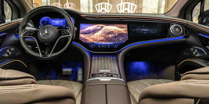 Это первый электромобиль от Mercedes-Maybach: роскошный EQS 680 SUV со встроенным холодильником