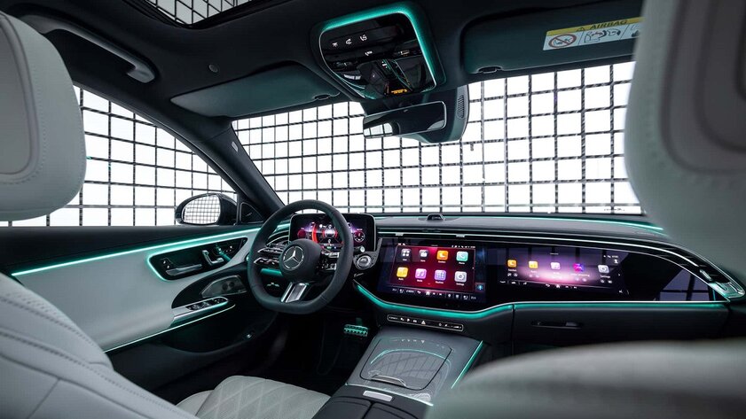 Огромный гиперэкран и салон из будущего: Mercedes-Benz представила новый E-Class