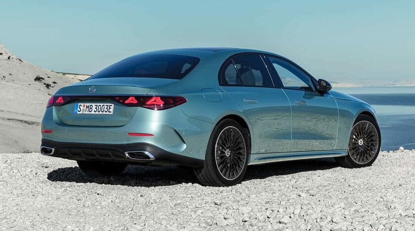 Огромный гиперэкран и салон из будущего: Mercedes-Benz представила новый E-Class
