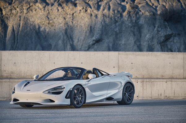 Представлен McLaren 750S: 740-сильный наследник McLaren 720S