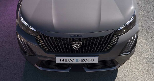 Обновленный Peugeot 2008 получил более мощную и дальнобойную электрическую версию