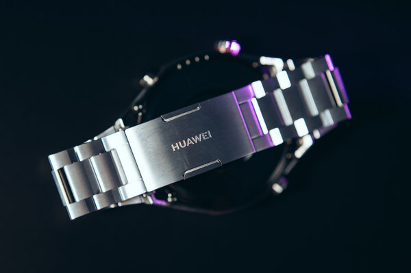 Обзор Huawei Watch Ultimate: дайверская классика с умной начинкой — Особенности внешнего вида. 7