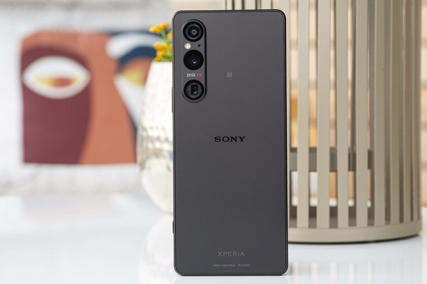 Единственный удобный камерофон — Sony гнёт свою линию. Обзор Xperia 1 V — Дизайн. 1