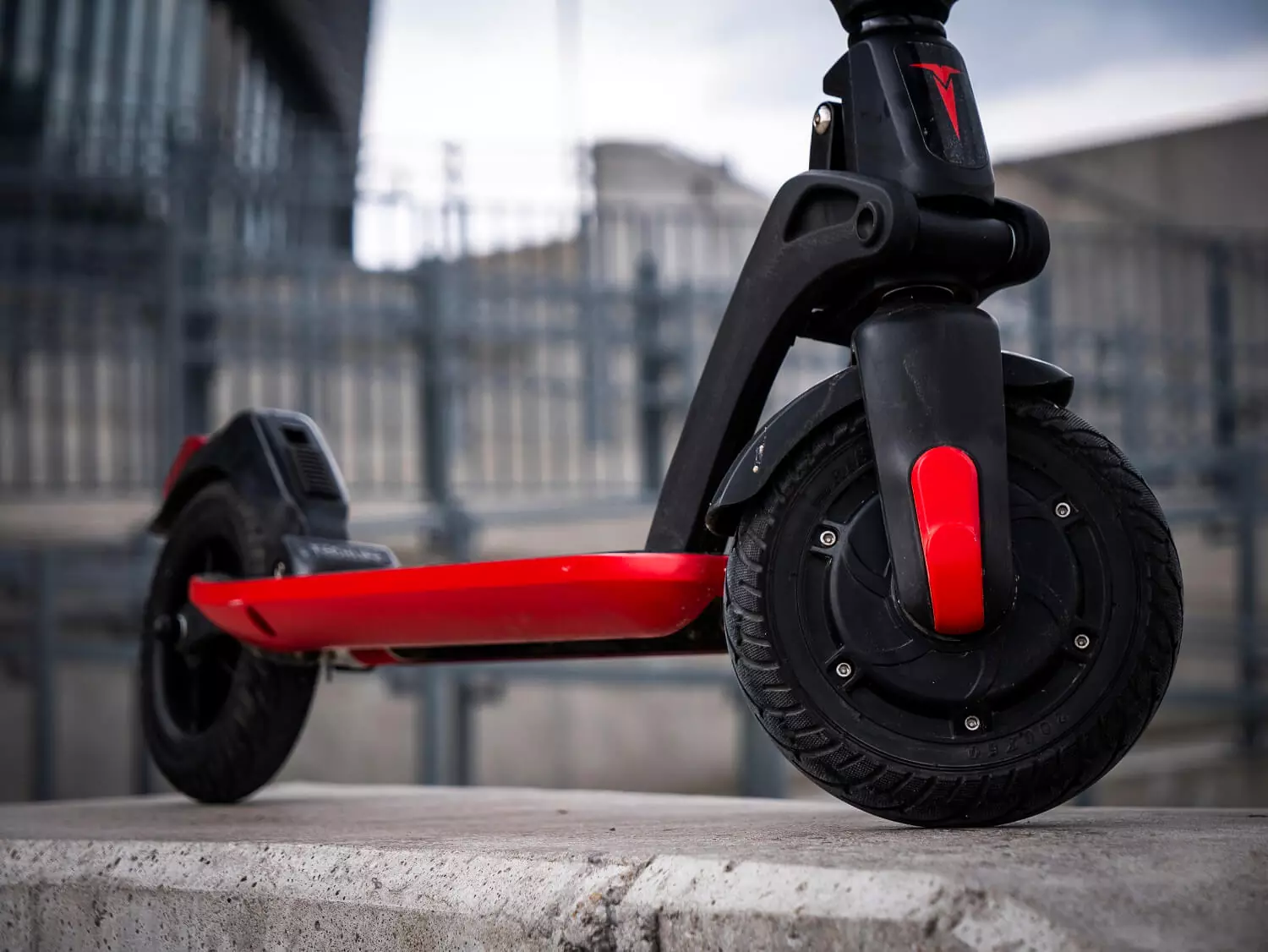 Электросамокат фото. Электросамокат Airbike. Электросамокат Сибор r8. Электросамокат LEETOON tiny. Электросамокат realmax.