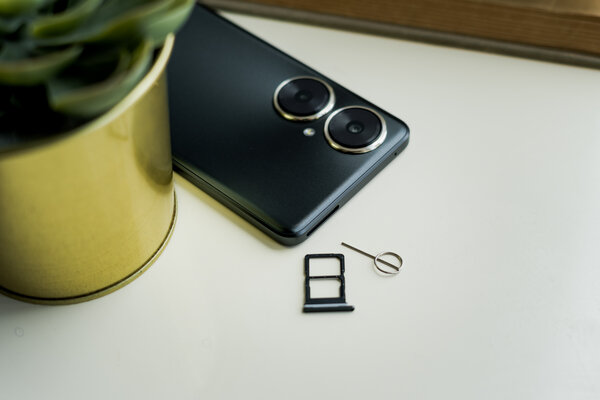 Один из немногих смартфонов, которым хочется пользоваться без чехла. Обзор Huawei nova 11i — Внешний вид. 7