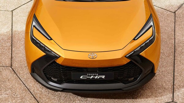 Представлена новая Toyota C-HR 2024: машина изменилась снаружи и внутри
