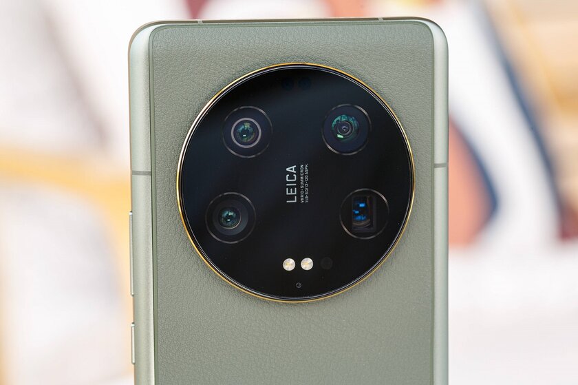 Топ телефонов с хорошей камерой в 2023: любой конкурирует с фотоаппаратами — Xiaomi 13 Ultra — 96 490 рублей. 1