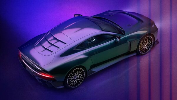 Представлен Aston Martin Valor: лимитированный суперкар с МКПП и V12 в стиле ретро