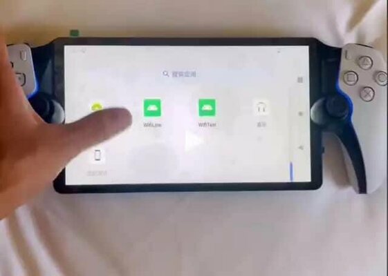В сеть слили реальное фото и видео портативной консоли Sony Project Q