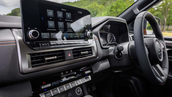 Представлен новый Mitsubishi L200: мощный дизель и фирменный привод Super Select 4WD