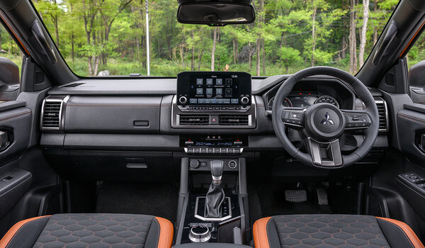 Представлен новый Mitsubishi L200: мощный дизель и фирменный привод Super Select 4WD