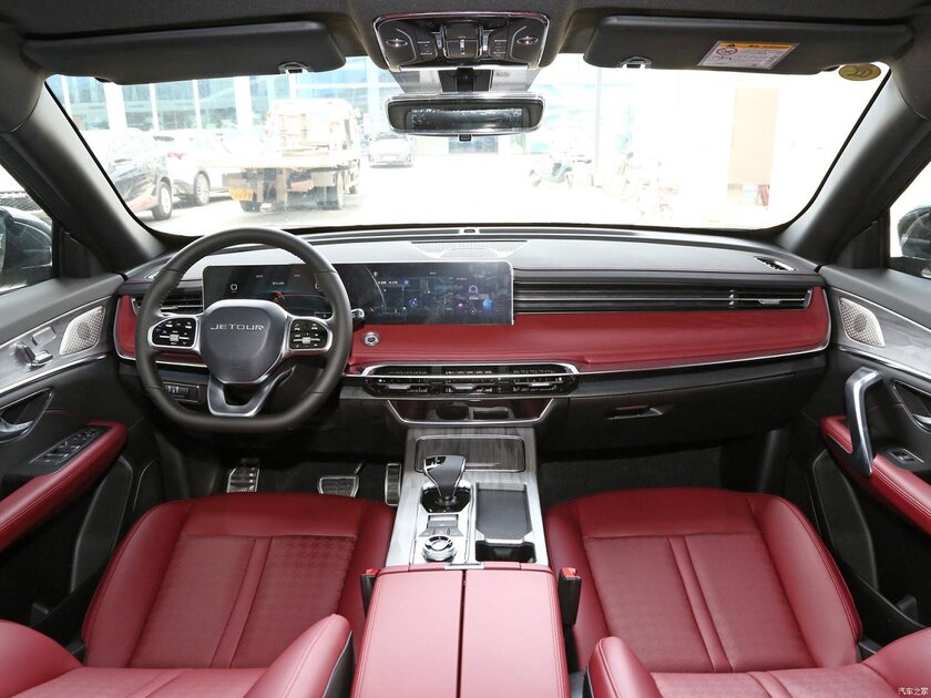 Мощный мотор, адаптивный круиз-контроль и красный салон: Jetour представила X70 Pro