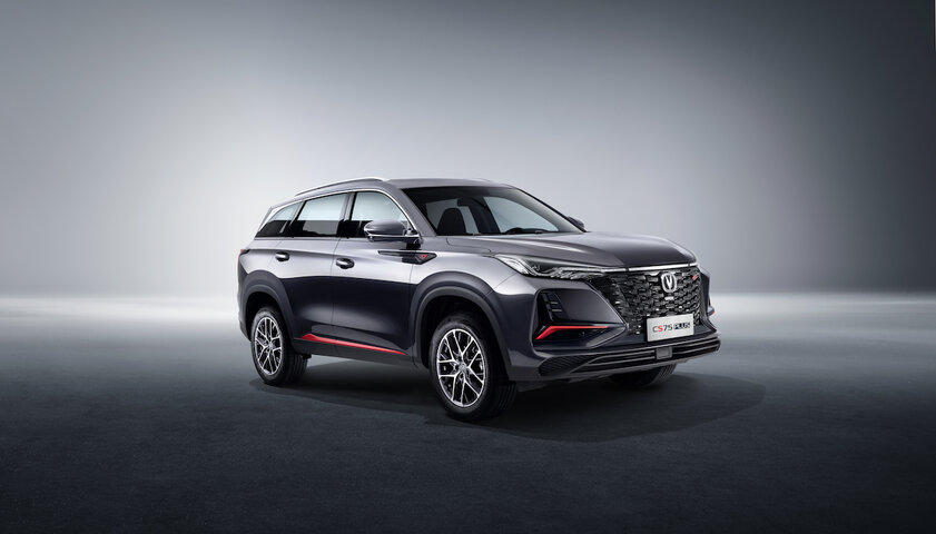 CHANGAN объявила о старте продаж стильного кроссовера CS75plus: он стоит дешевле 3 млн рублей