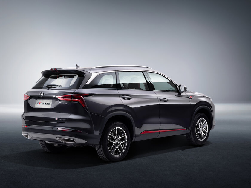 CHANGAN объявила о старте продаж стильного кроссовера CS75plus: он стоит дешевле 3 млн рублей