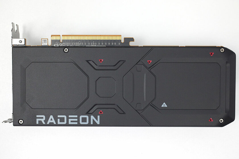 Гораздо лучше RTX 4070, но на 100 долларов дешевле: обзор AMD Radeon RX 7800 XT