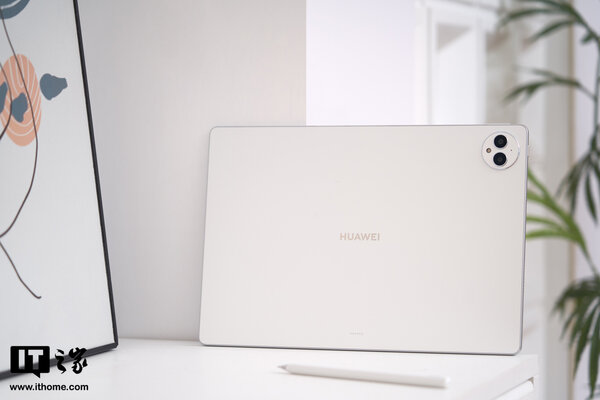 Представлен Huawei MatePad Pro — огромный планшет с гибким экраном