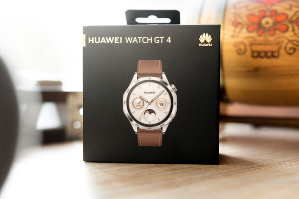 Удобные и живучие часы без компромиссов: обзор Huawei Watch GT 4 — Комплектация и упаковка. 1
