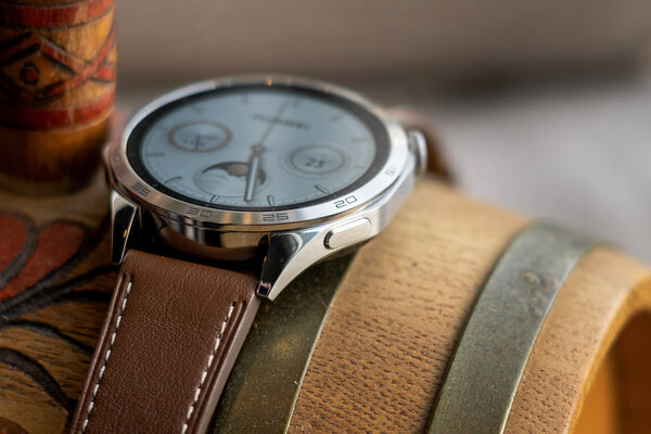 Удобные и живучие часы без компромиссов: обзор Huawei Watch GT 4 — Внешний вид и ремешок. 3